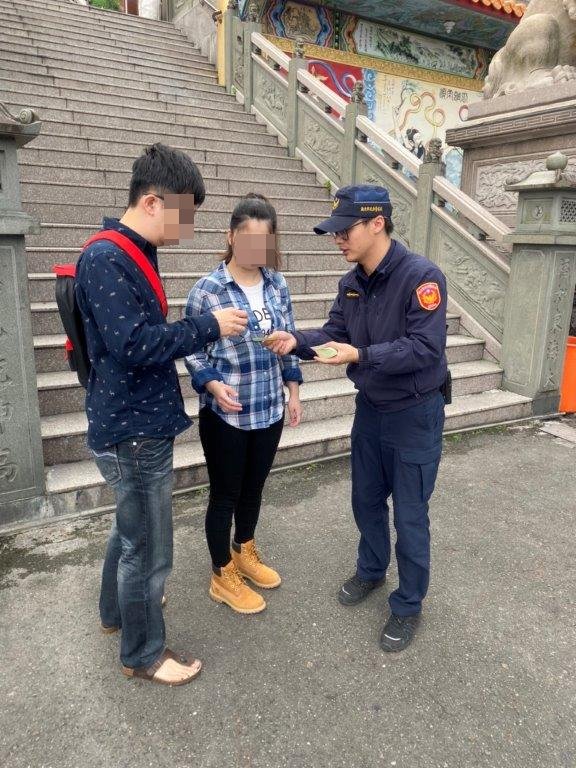 農曆春節將至，中和警分局增設「機動派出所」，讓警察服務更貼近民眾。(第2張)